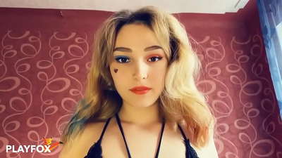 മാജിക് വെർച്വൽ റിയാലിറ്റി ഗ്ലാസുകൾ എനിക്ക് ഹാർലി ക്വിനുമായി സെക്‌സ് നൽകി